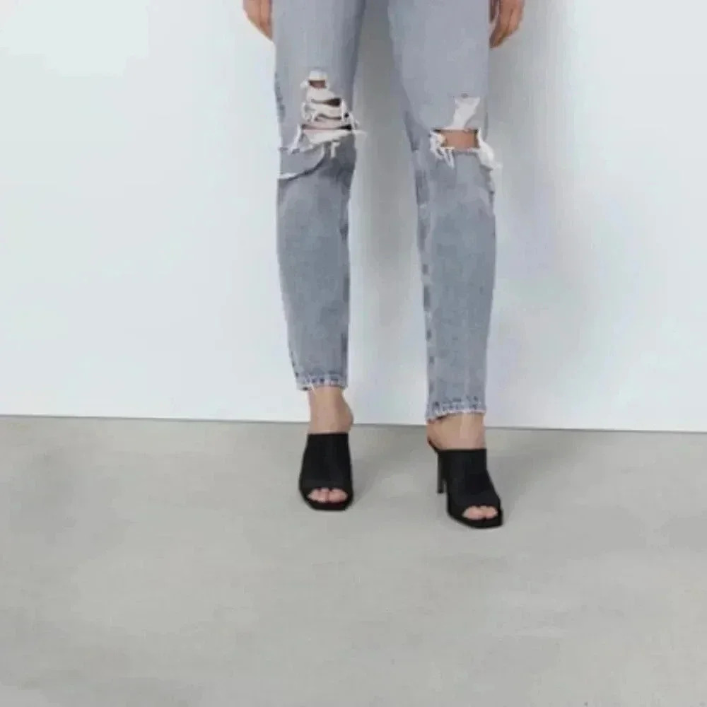 Zara Black Open-Toe Block Heel Mules